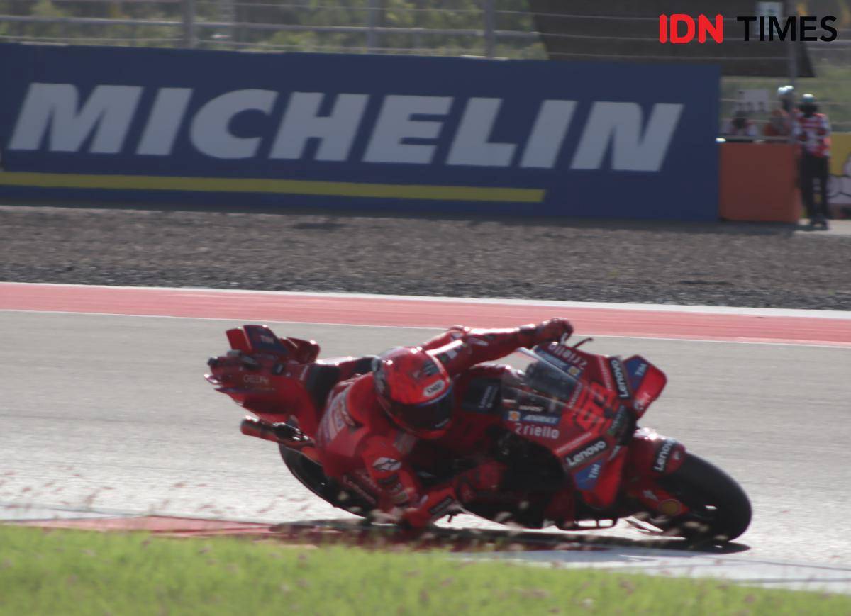 Marc Marquez pada sesi latihan 1 (free practice 1) di Sirkuit Mandalika. (IDN Times/Linggauni)