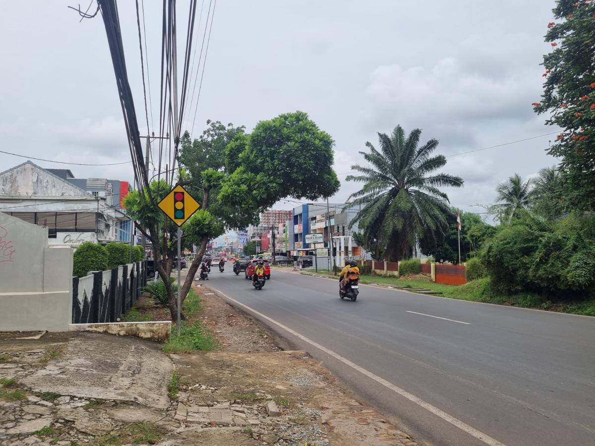 Uji coba jalan satu arah di Jalan AKBP Cek Agus Palembang sepanjang kawasan Simpang Golf-Patal (IDN Times/Rangga Erfizal)