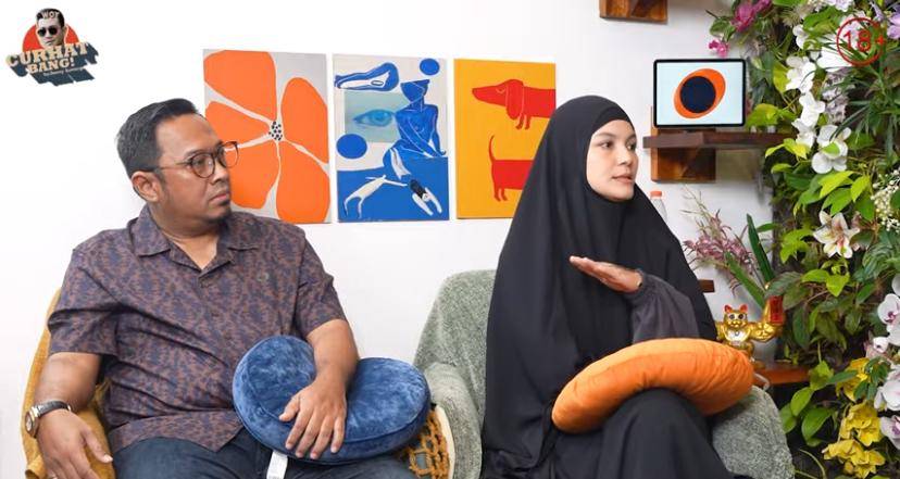 potret pertemuan pihak Nadya dan Hanny di podcast Denny Soemargo