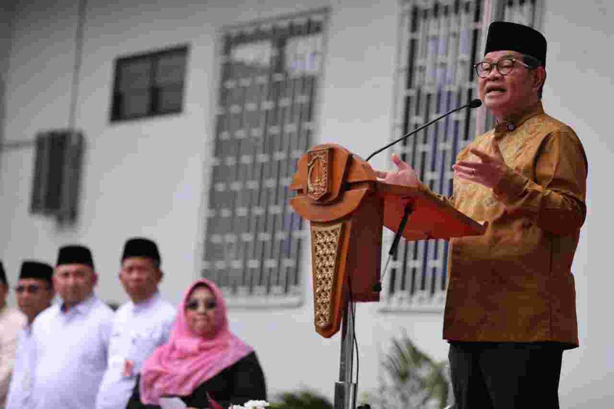 Gubernur DKI Jakarta, Pramono Anung putihkan ijazah. (Dok. Pemprov DKI)