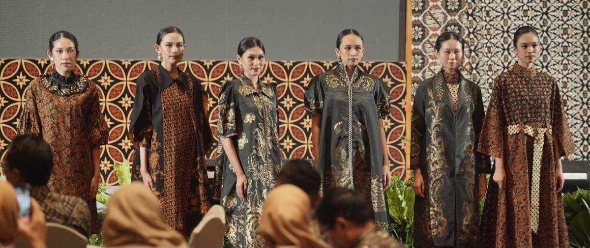   Pembukaan Seminar Internasional Batik Jogja International Batik Biennale (JIBB) 2025, di The Kasultanan Ballroom, Royal Ambarrukmo Hotel,, Kamis (2/10/2025)