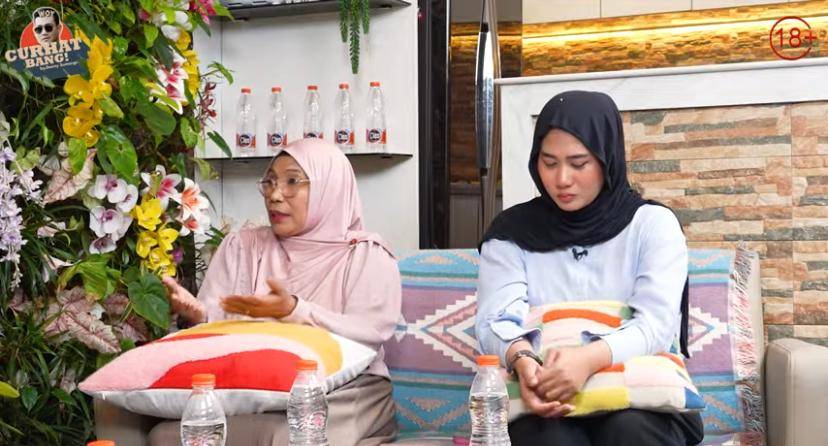 potret pertemuan pihak Nadya dan Hanny di podcast Denny Soemargo