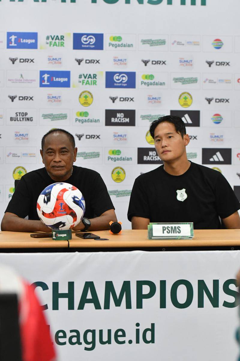 Pelatih PSMS Kas Hartadi (kiri) dan Kapten Kim Jeung-ho jelang hadapi Sriwijaya FC (dok.PSMS)