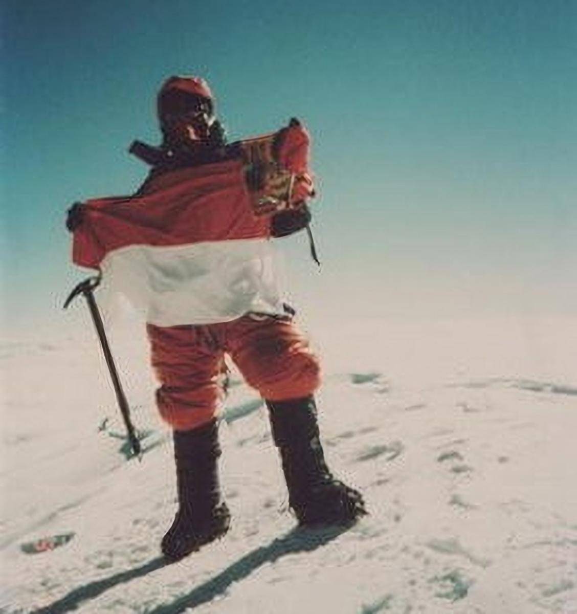 Potret Clara Sumarwati, pendaki Gunung Everest pertama asal Indonesia 