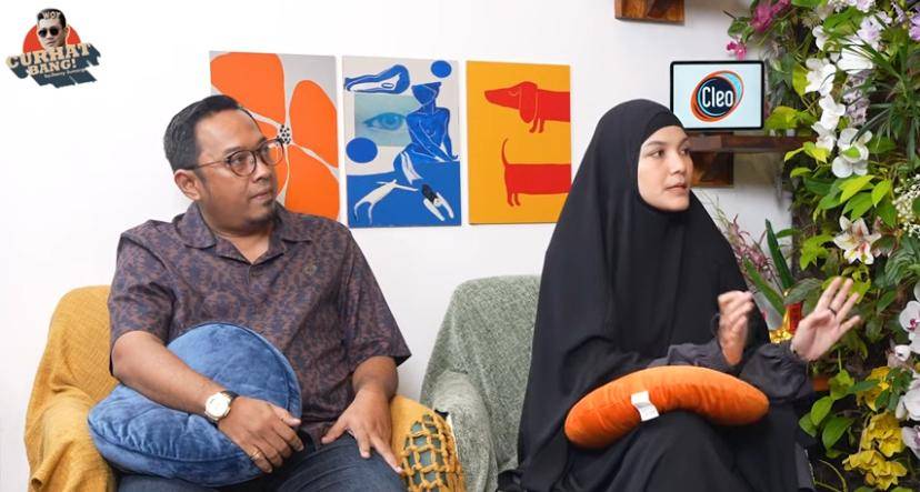 potret pertemuan pihak Nadya dan Hanny di podcast Denny Soemargo