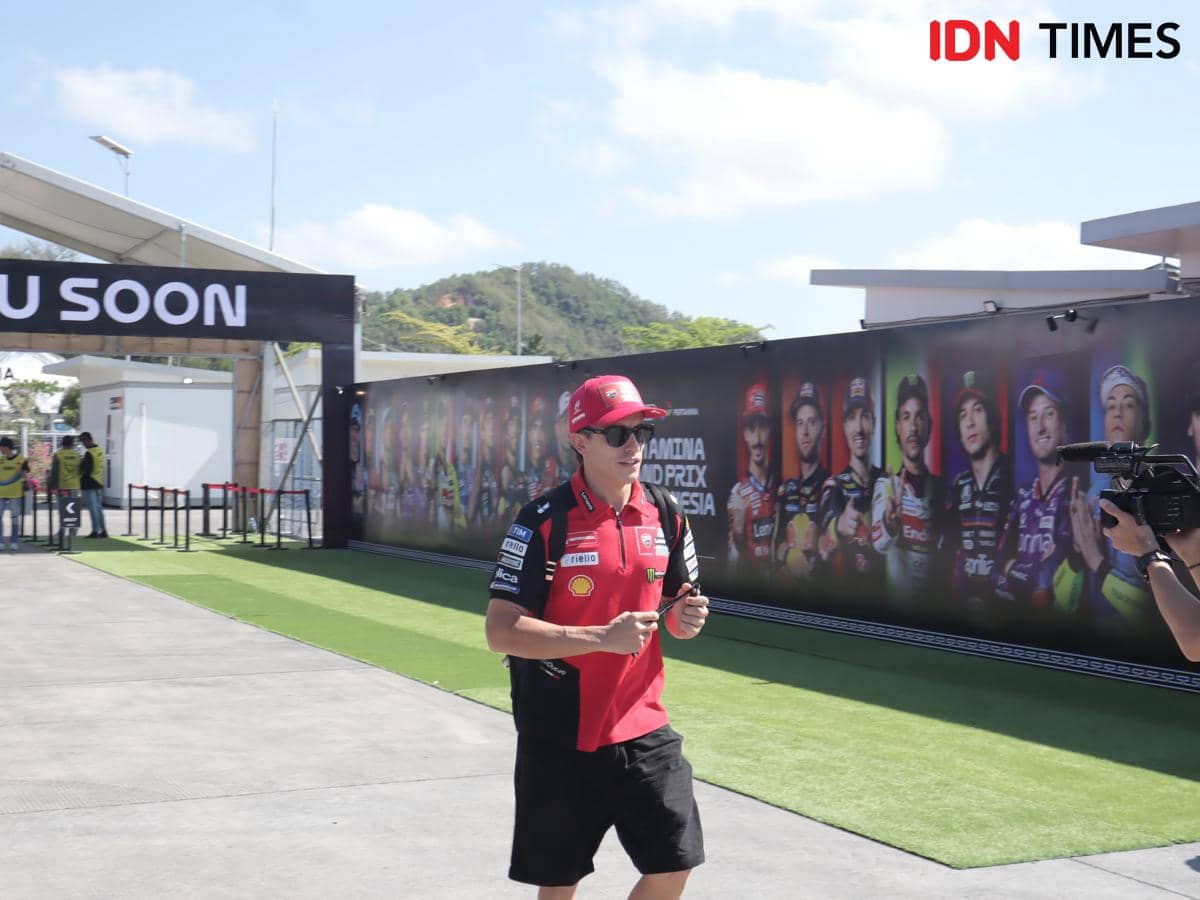 Maverick Vinales saat tiba di Sirkuit Mandalika, Jumat (3/10/2025). (IDN Times/Linggauni)