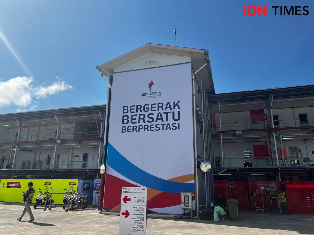 Salah satu sudut paddock Sirkuit Mandalika. (IDN Times/Linggauni)