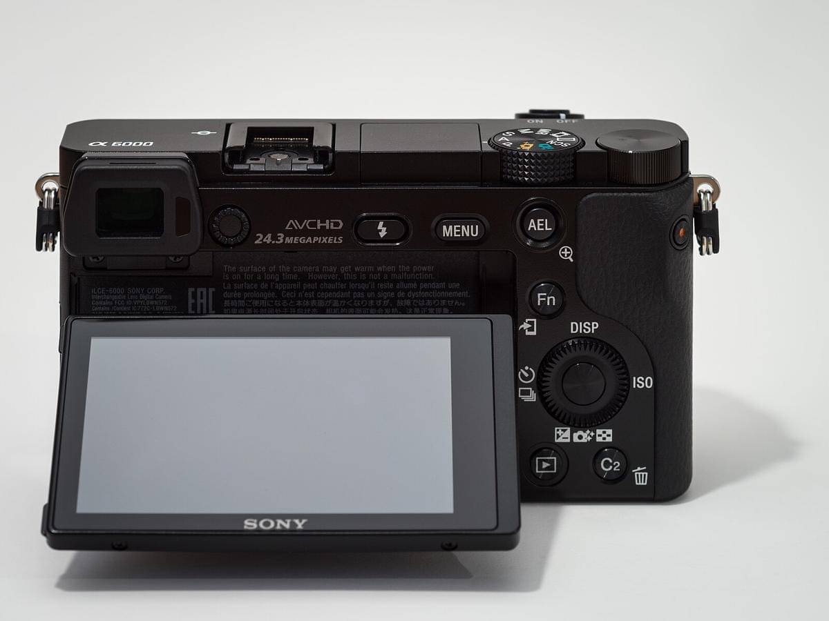 ilustrasi kamera mirrorless(commons.wikimedia.org/JürgenMatern)