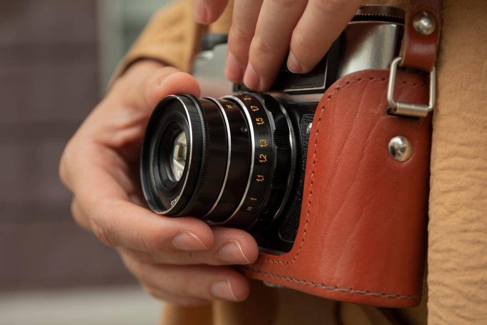 Ilustrasi kamera mirrorless (freepik.com/freepik)