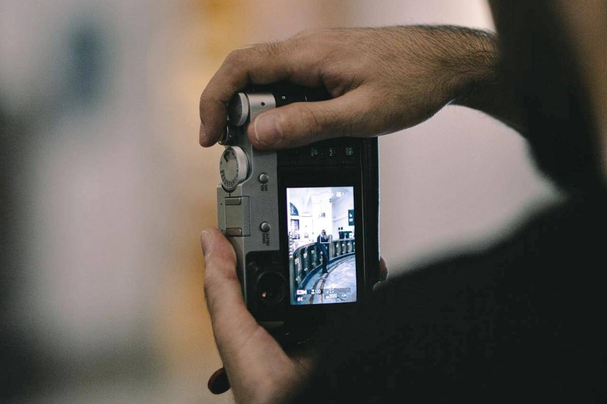 Ilustrasi viewfinder kamera (pexels.com/Orhan Pergel)