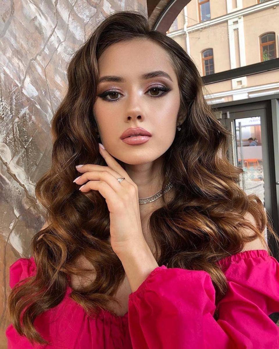 inspirasi makeup ala Vika Kolesnaya (instagram.com/vika.kolesnaya)