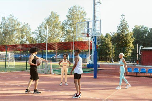 Ilustrasi bermain basket (Pexels.com/Yaroslav Shuraev) 