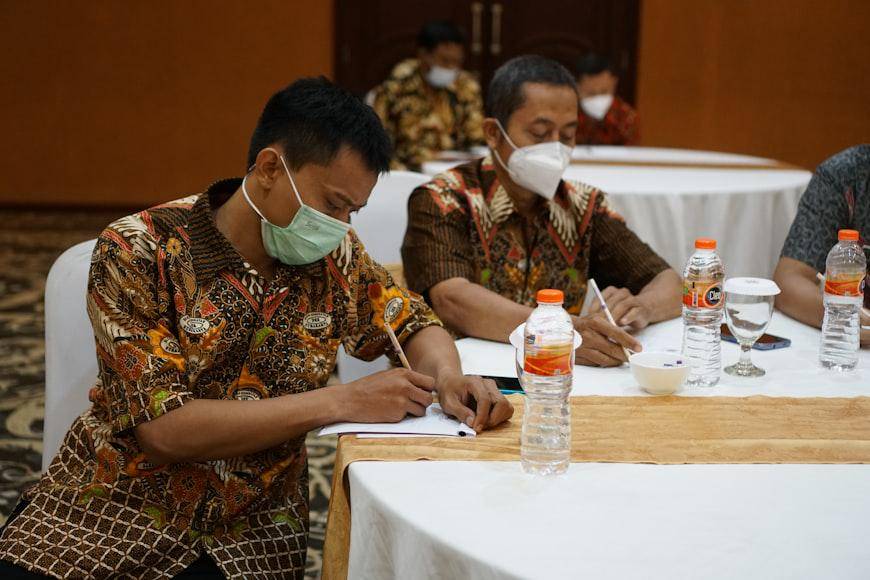ilustrasi inklusi dan literasi keuangan syariah (unsplash.com/Akeyodia)