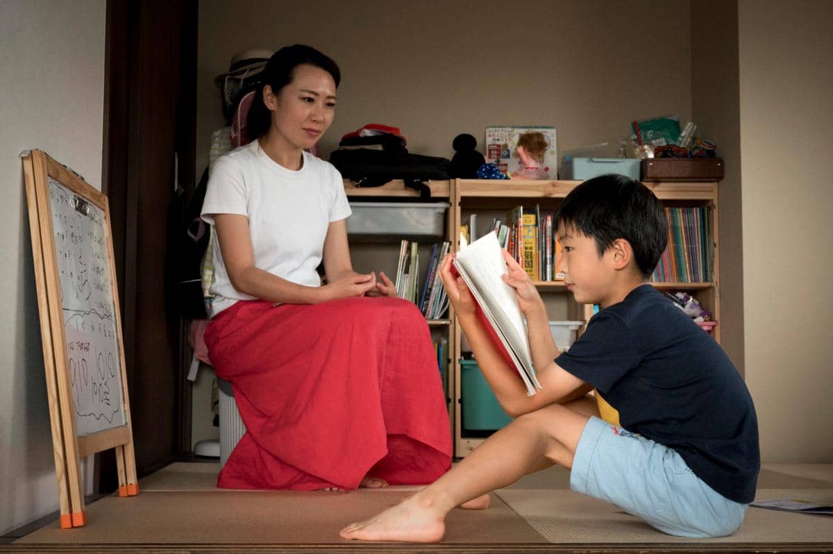 Ilustrasi anak bersama ibu 