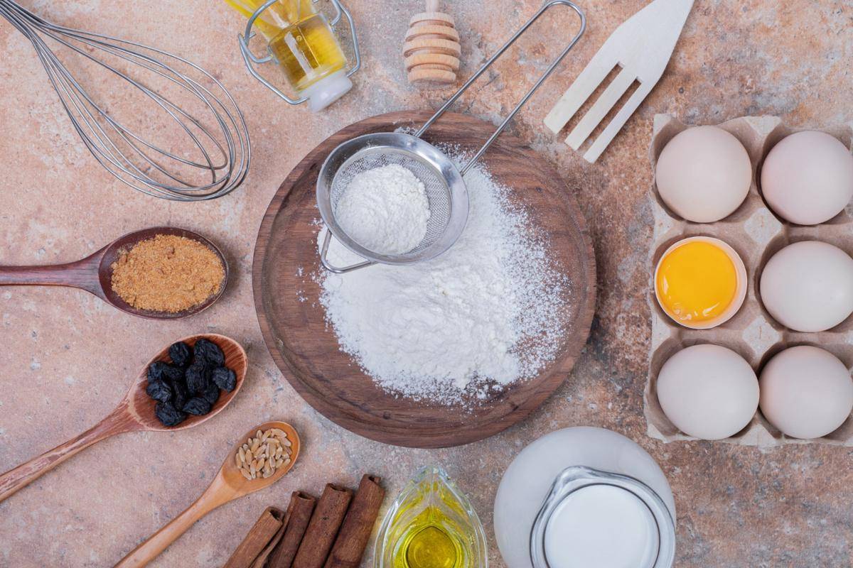 ilustrasi bahan-bahan untuk membuat cinnamon roll 