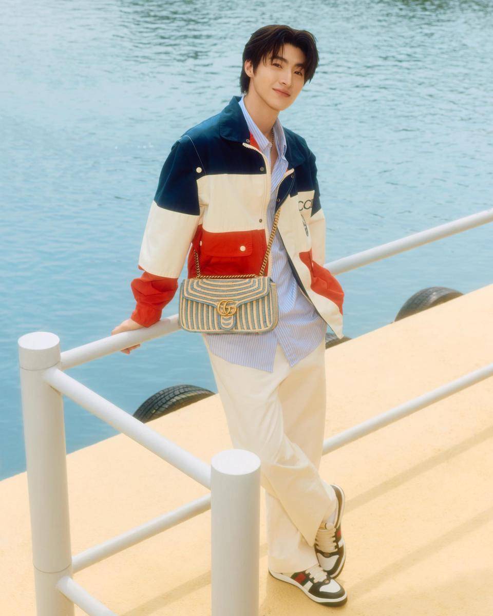 inspirasi vibrant outfit ala Blue Pongtiwat (instagram.com/blue_pongtiwat)