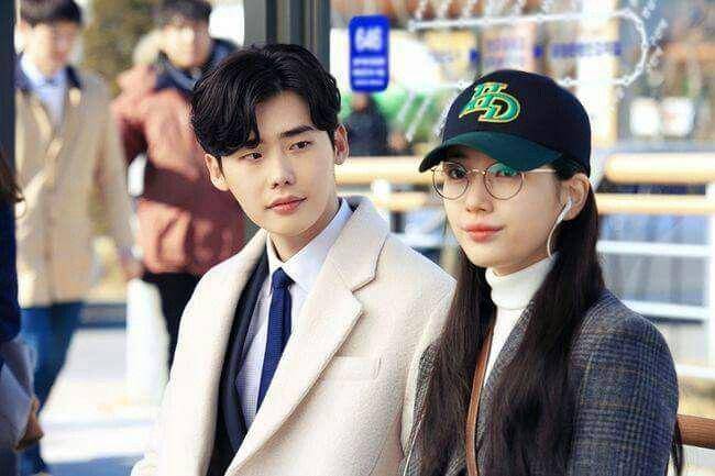 Lee Jong Suk dan Suzy dalam drama While You Were Sleeping (dok. SBS/While You Were Sleeping)
