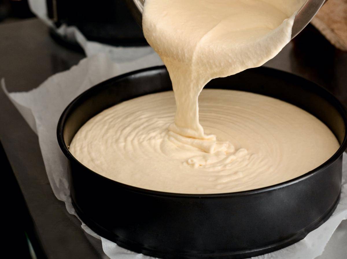 ilustrasi membuat milk tea cheesecake