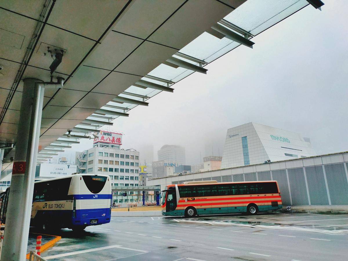 ilustrasi bus di Tokyo (unsplash.com/Jherico Agulay)
