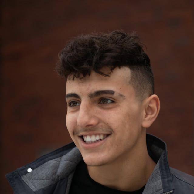 ilustrasi gaya rambut Takuache (unsplash.com/Logan Hansen) 