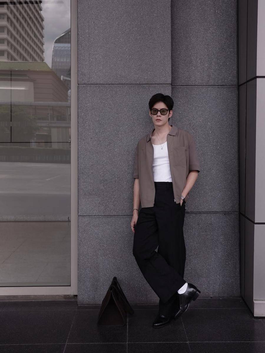styling leather shoes ala Nodt Nutthasid (instagram.com/nodted)