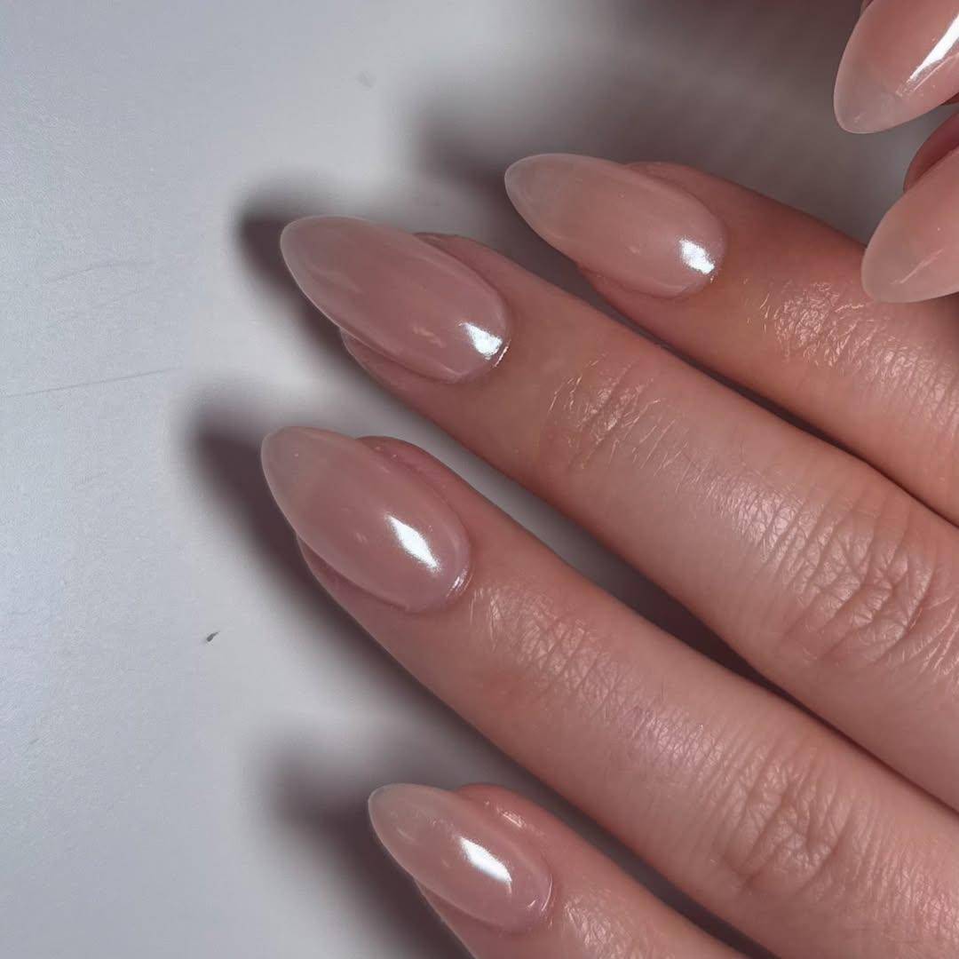 inspirasi nails colors untuk kuku tampak muda (instagram.com/prettybycrystal)