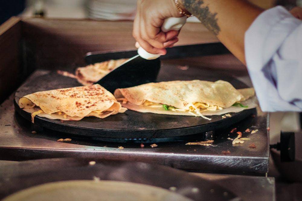 ilustrasi memanggang paratha