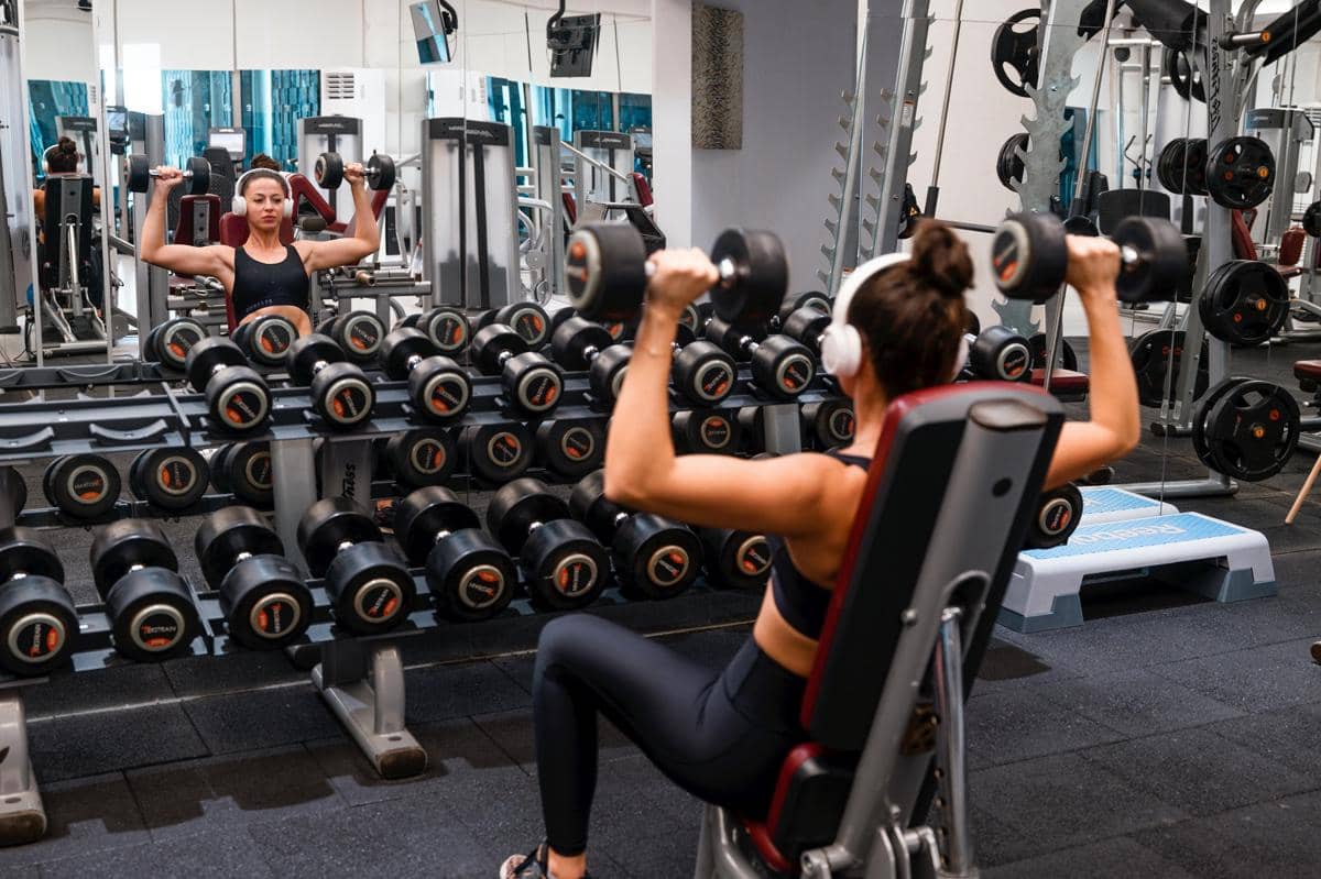 ilustrasi orang latihan di gym (pexels.com/Furkan Elveren)  