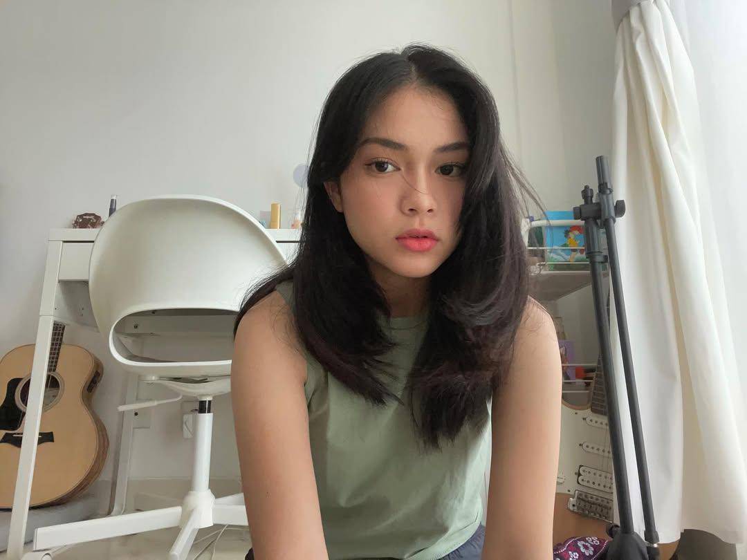 Gaya makeup Jasmine Nadya (instagram.com/jasminendya)