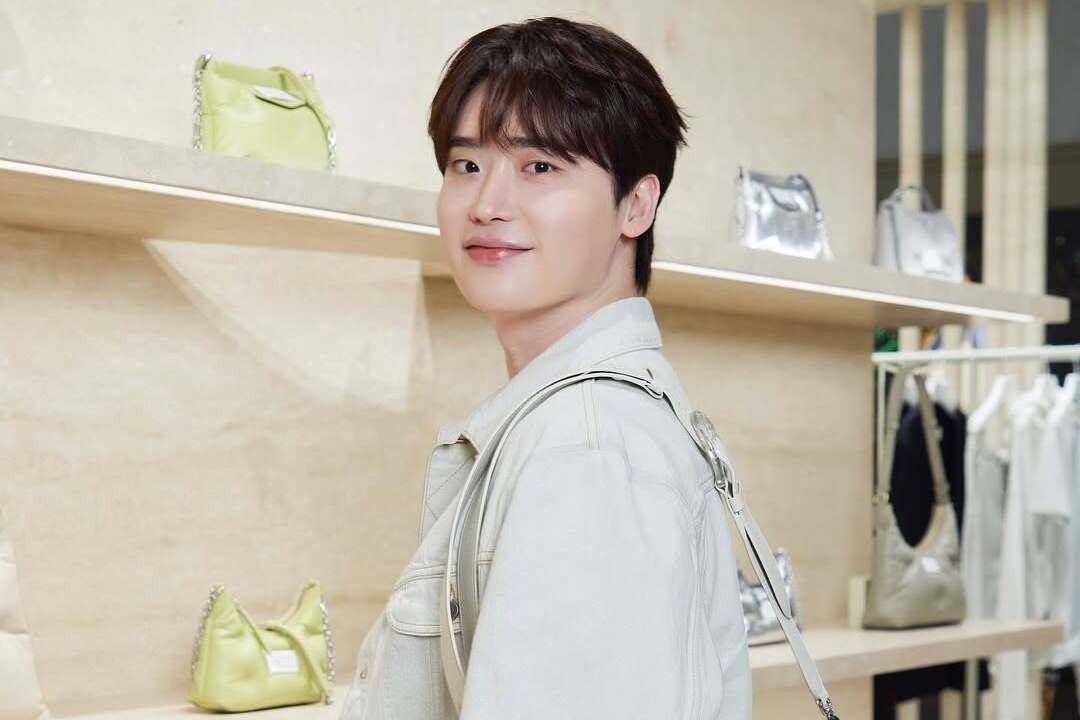 Lee Jong Suk (instagram.com/jongsuk0206)