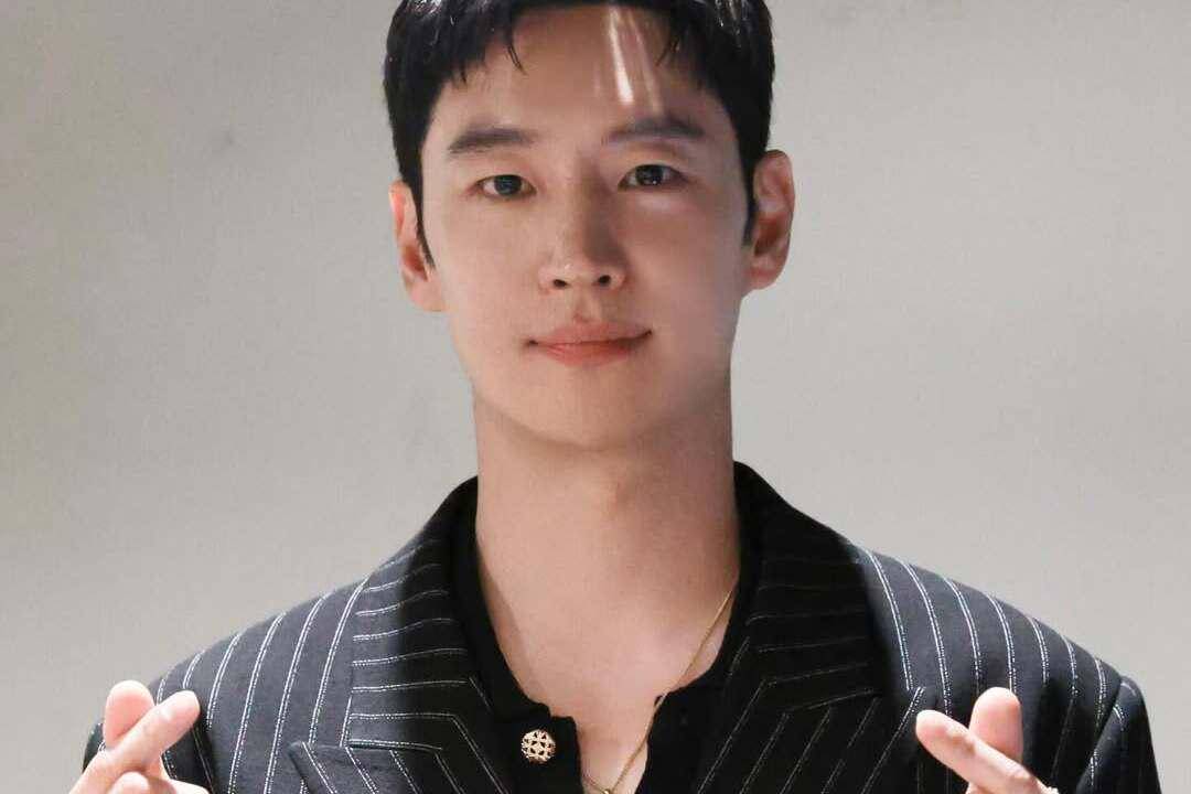 Lee Je Hoon (instagram.com/companyon_official)