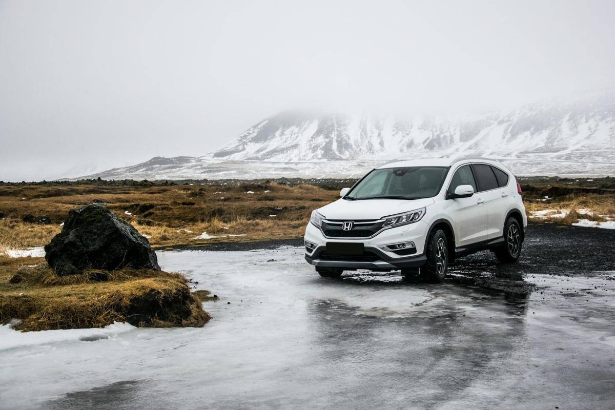 ilustrasi mobil SUV (unsplash.com/Tabea Schimpf)