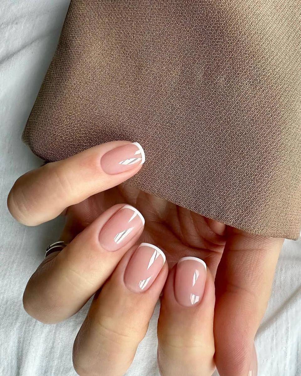 inspirasi nails colors untuk kuku tampak muda (instagram.com/thecoolhour)