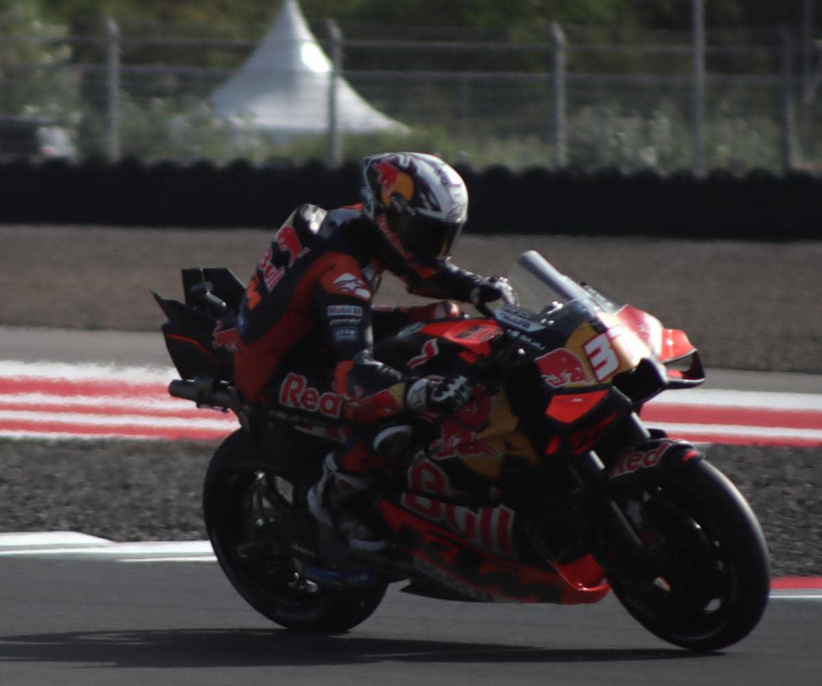 Pedro Acosta pada sesi kualifikasi MotoGP Mandalika. (IDN Times/Linggauni)
