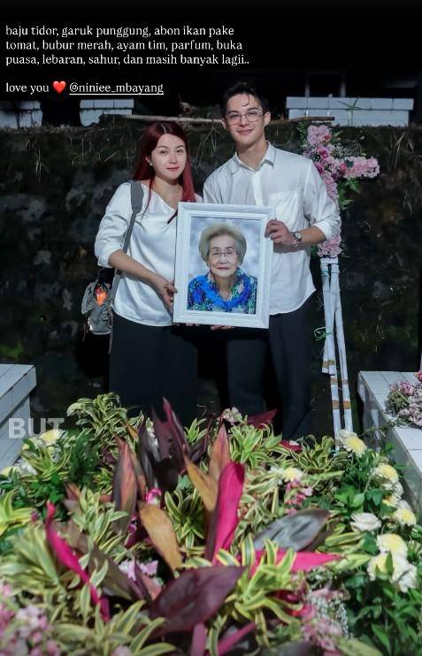 Pemakaman Nenek Rey Mbayang (Instagram.com/rey_mbayang)