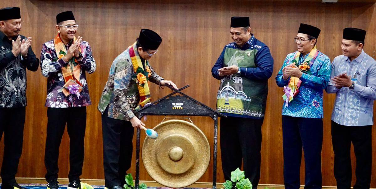 Menteri Agama RI Nasaruddin Umar, melakukan Kick Off Program Pemberdayaan Masyarakat berbasis zakat dan wakaf di Kabupaten Maros, Sabtu (4/10/2025). (Dok. Istimewa)