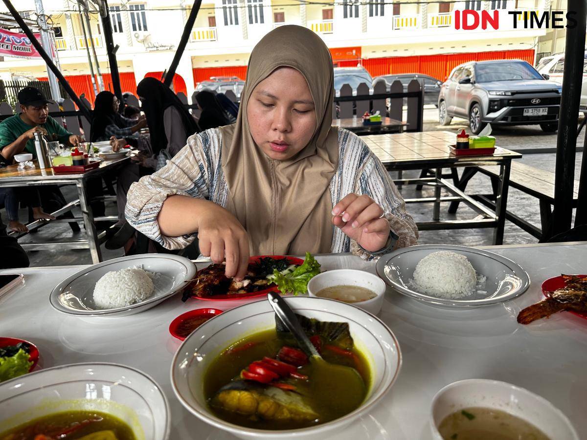 Pengunjung kuliner palumara.