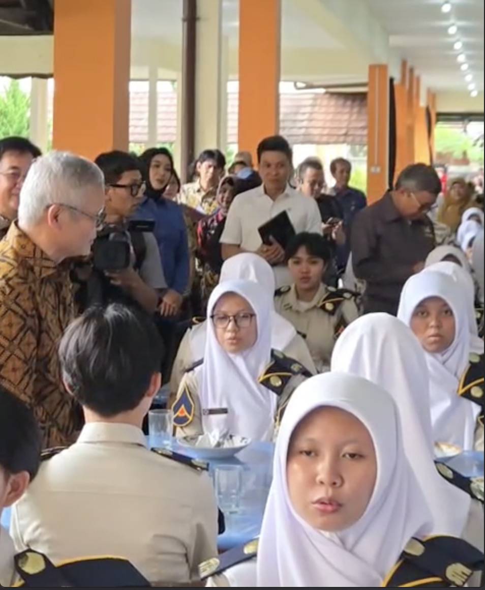 Anggota Komis II DPR RI Ahmad Wazir Noviadi saat kunjungan kerja ke Sekolah Tinggi Pertanahan Nasional, Jumat (3/10/2025).