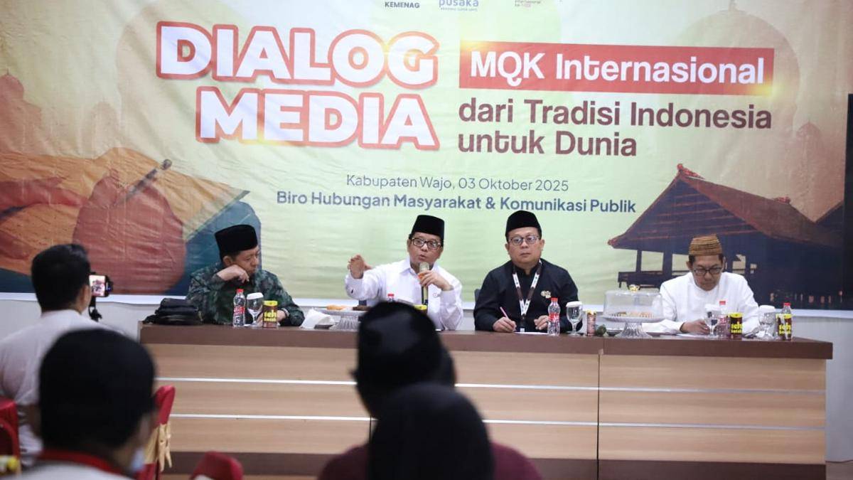 Sekjen Kamaruddin Amin (kedua dari kiri), bersama Direktur Pesantren Basnang Said (kiri), Kepala Biro HKP Thobib Al-Asyhar (kedua dari kanan), anggota Dewan Hakim MQKI 2025 Abdul Moqsith (kanan). (Dok. Istimewa)