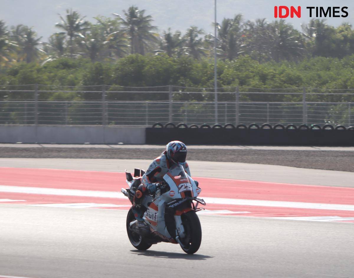 Raul Fernandez pada sesi kualifikasi MotoGP di Sirkuit Mandalika, Sabtu (4/10/2025). (IDN Times/Linggauni)