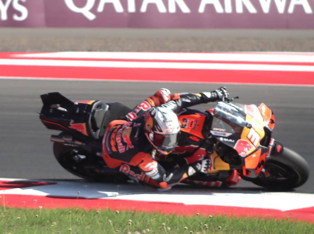 Pembalap MotoGP, Pedro Acosta saat sesi latihan bebas 1 (free practice 1) di Sirkuit Mandalika, Jumat (3/10/2025). (IDN Times/Linggauni)