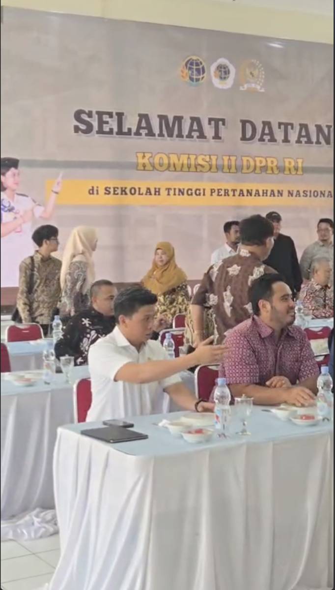 Anggota Komis II DPR RI Ahmad Wazir Noviadi saat kunjungan kerja ke Sekolah Tinggi Pertanahan Nasional, Jumat (3/10/2025).