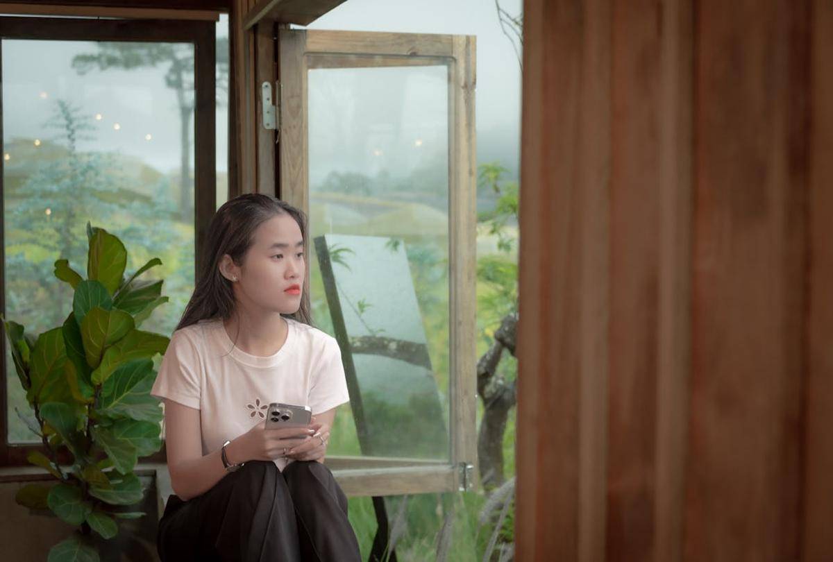 ilustrasi duduk merenung (pexels.com/Phan Cuong)