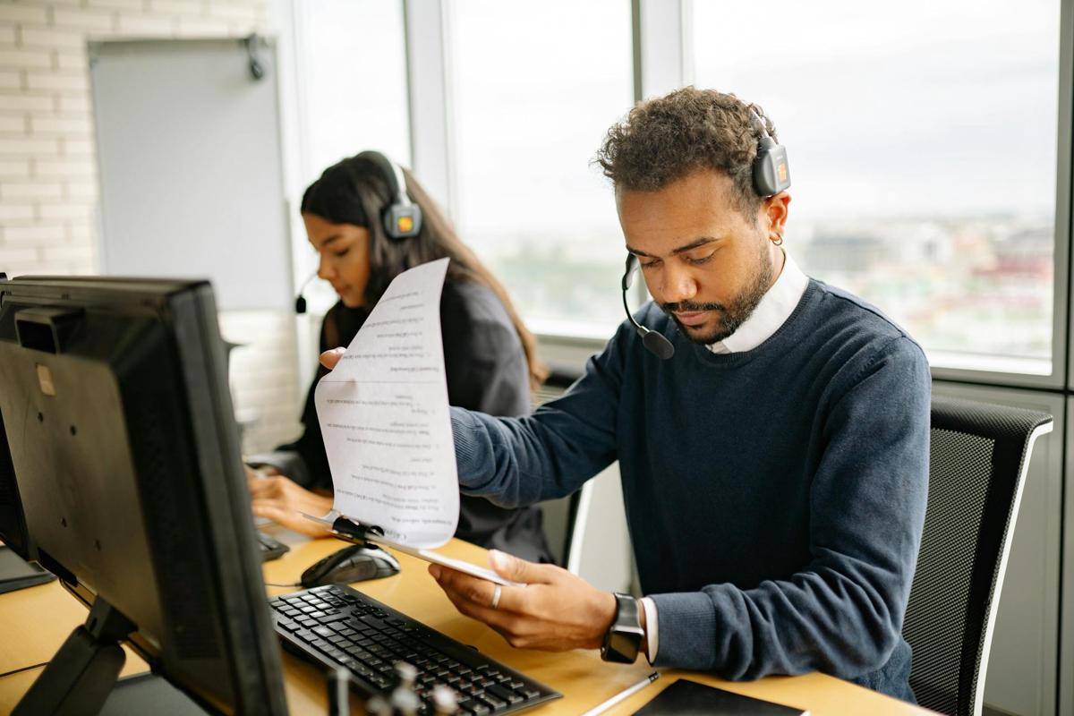 ilustrasi pekerjaan customer support