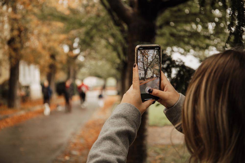 ilustrasi street photography dengan smartphone android