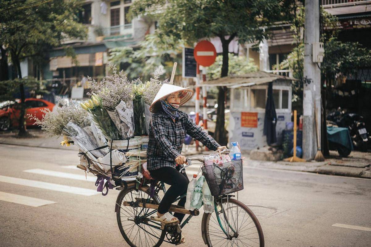 ilustrasi hasil street photography dengan momen candid 
