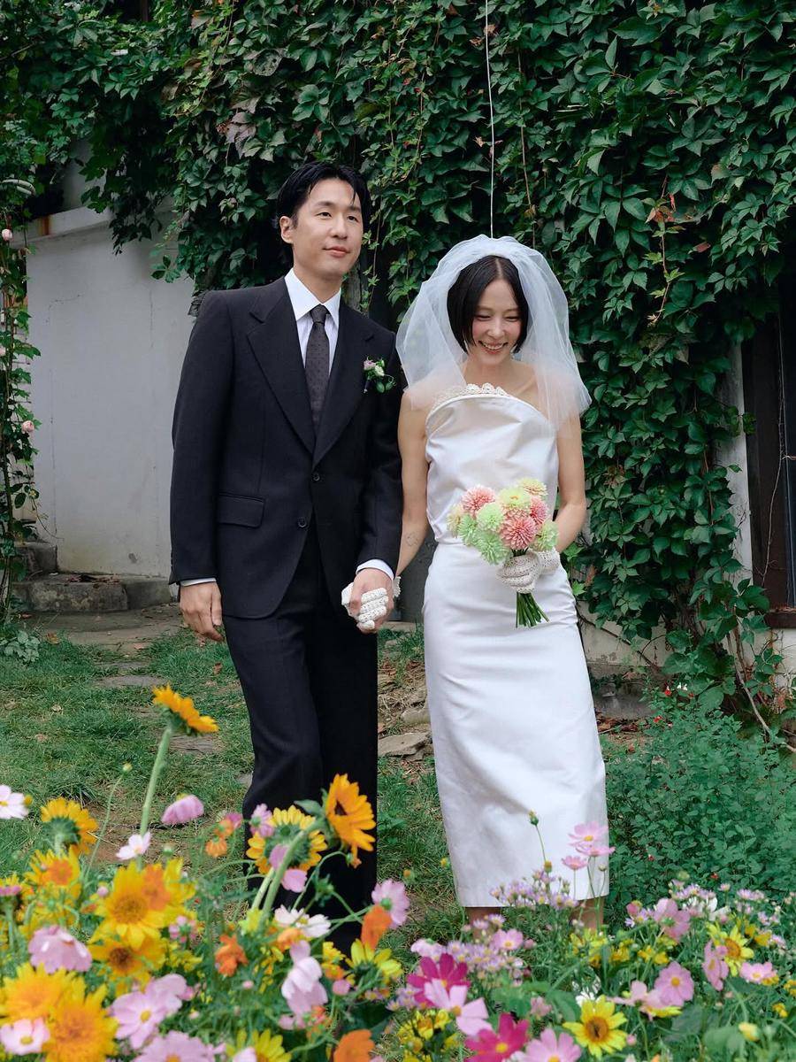 potret pernikahan presenter Kim Na Young dan penyanyi MyQ (instagram.com/nayoungkeem)