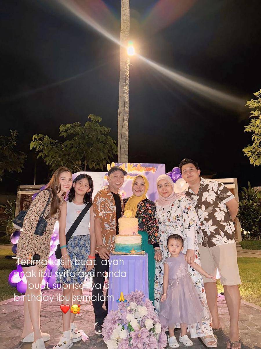 Ulang Tahun Ibunda Ayu Ting Ting (instagram.com/mom_ayting92_)