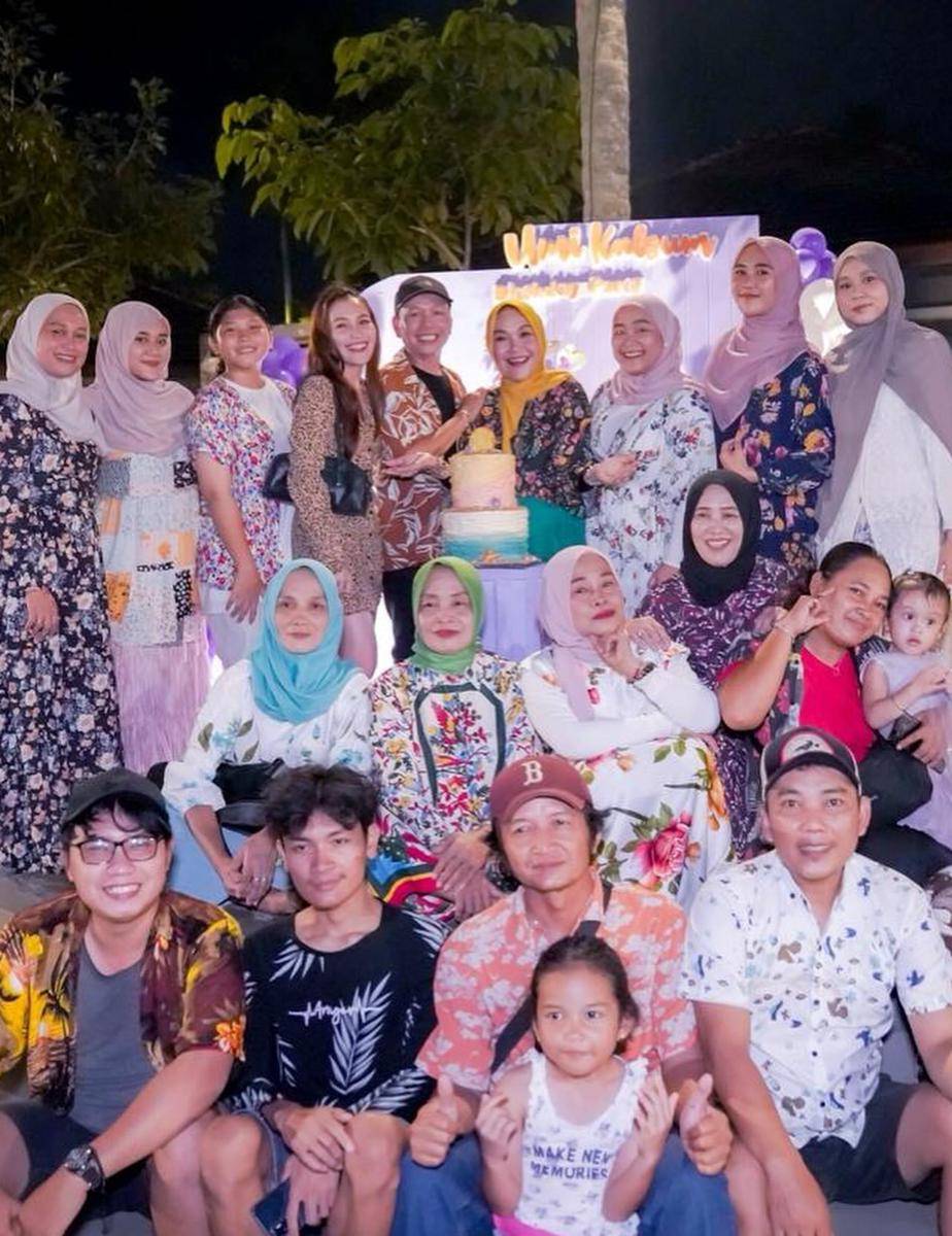 Ulang Tahun Ibunda Ayu Ting Ting (instagram.com/mom_ayting92_)