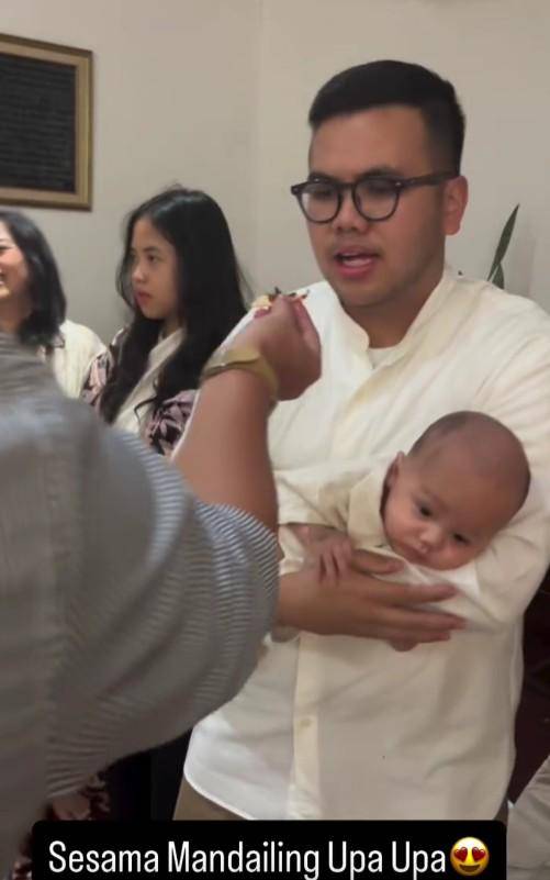 Upacara Upa-upa Cucu Tora Sudiro (Instagram.com/nabilasudiro)